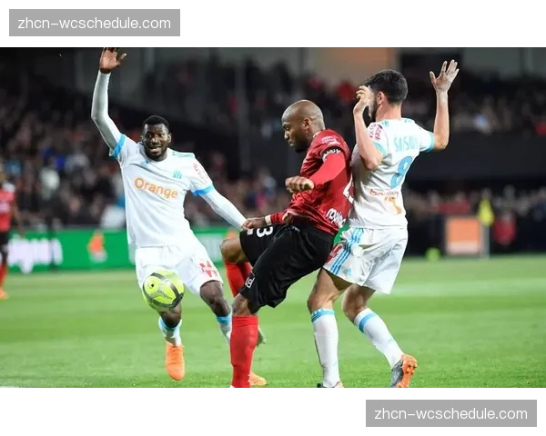 保级关键战,克莱蒙特变阵取分,主帅坦言“务实比风格更重要” 保级关键战,克莱蒙特变阵取分,主帅坦言“务实比风格更重要”